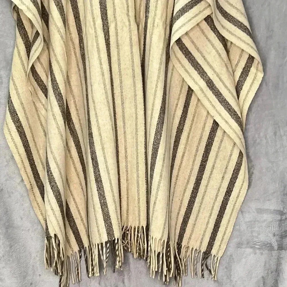 Wool Sherpa 1970's Poncho with Scarf Unisex OS Ivory Gray Stripes and Fringe - Picture 14 of 15